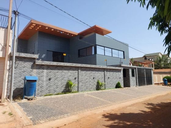 belle villa duplex de 07 pièces + piscine en vente Ouaga 2000 Zone A