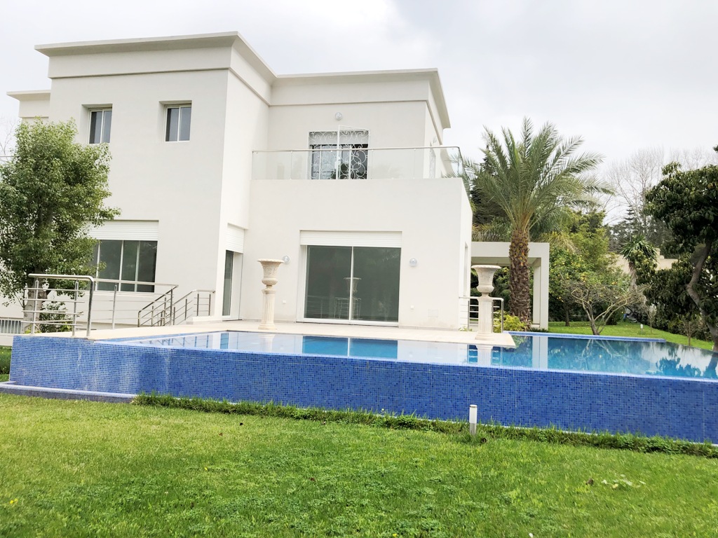 A vendre à Rabat  villa refaite à neuf au quartier Souissi