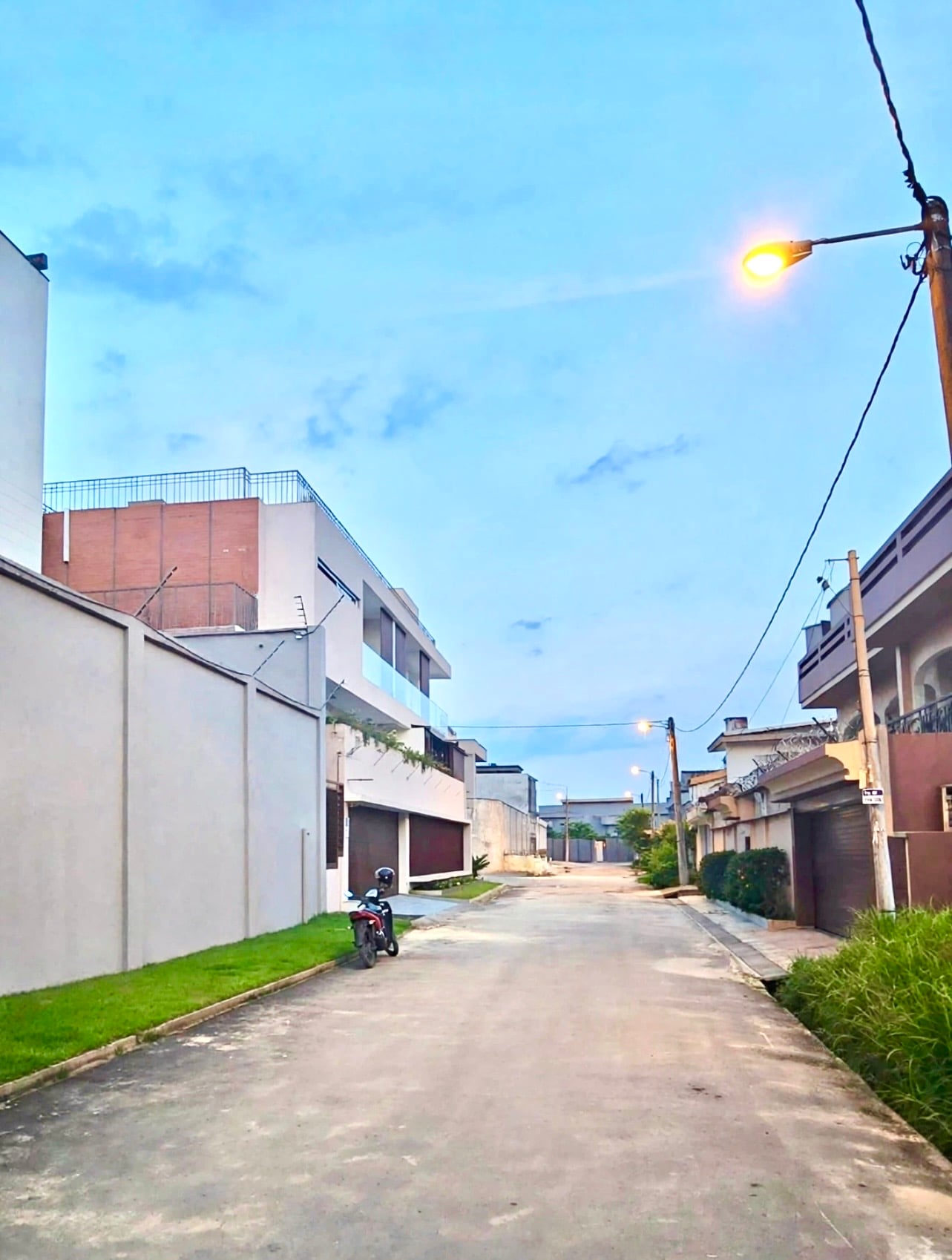 MISE EN VENTE D'UN TERRAIN DE 400 m2 À LA RIVIERA 4 SYNACASSI 2