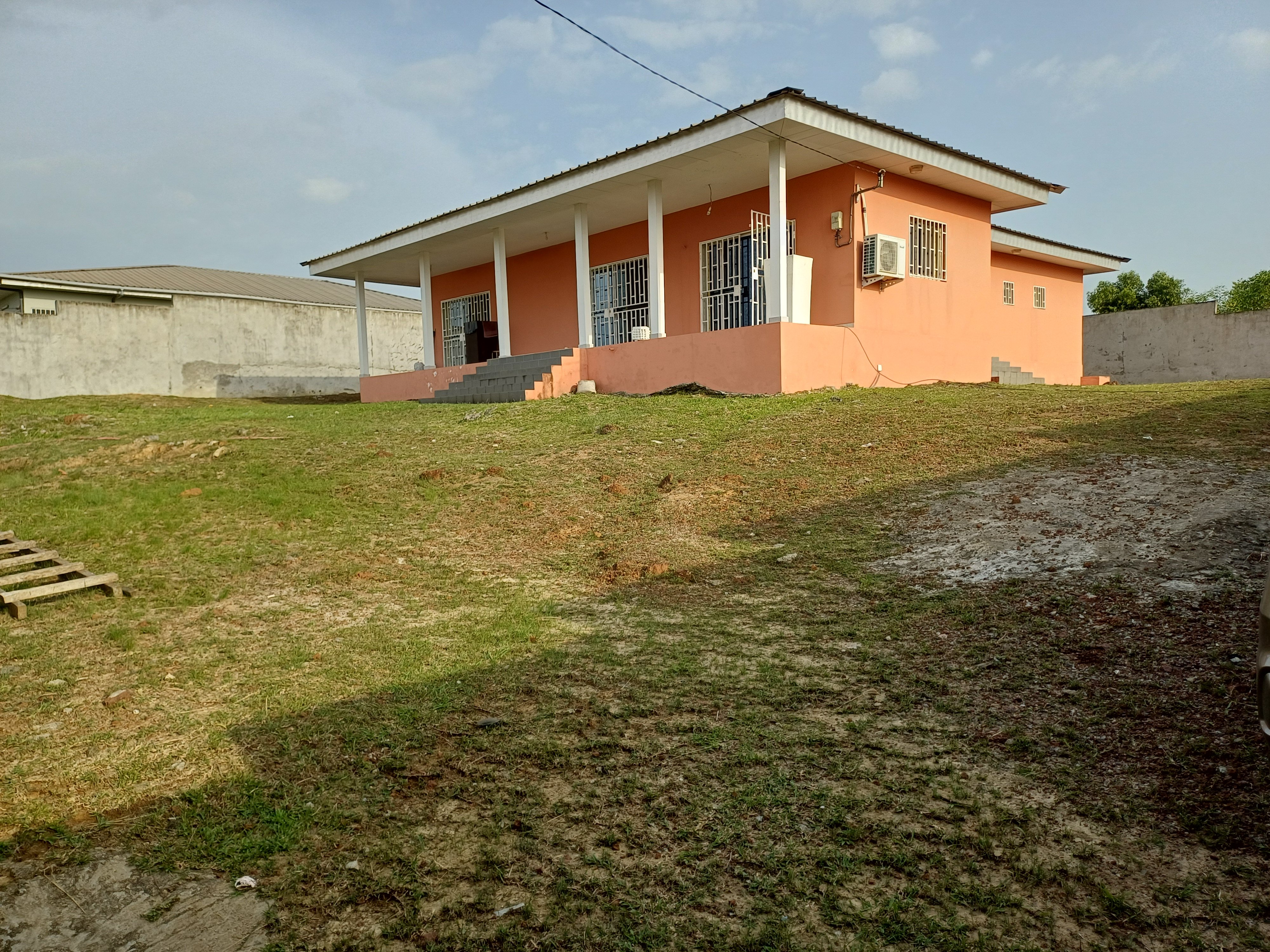 GRANDE VILLA DE 3 CHAMBRES A VENDRE A OWENDO