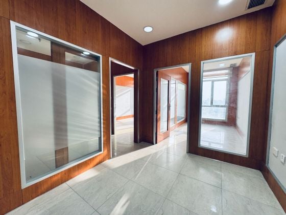 For rent: an office on the upper floor with an area of 85 m - 2 licenes