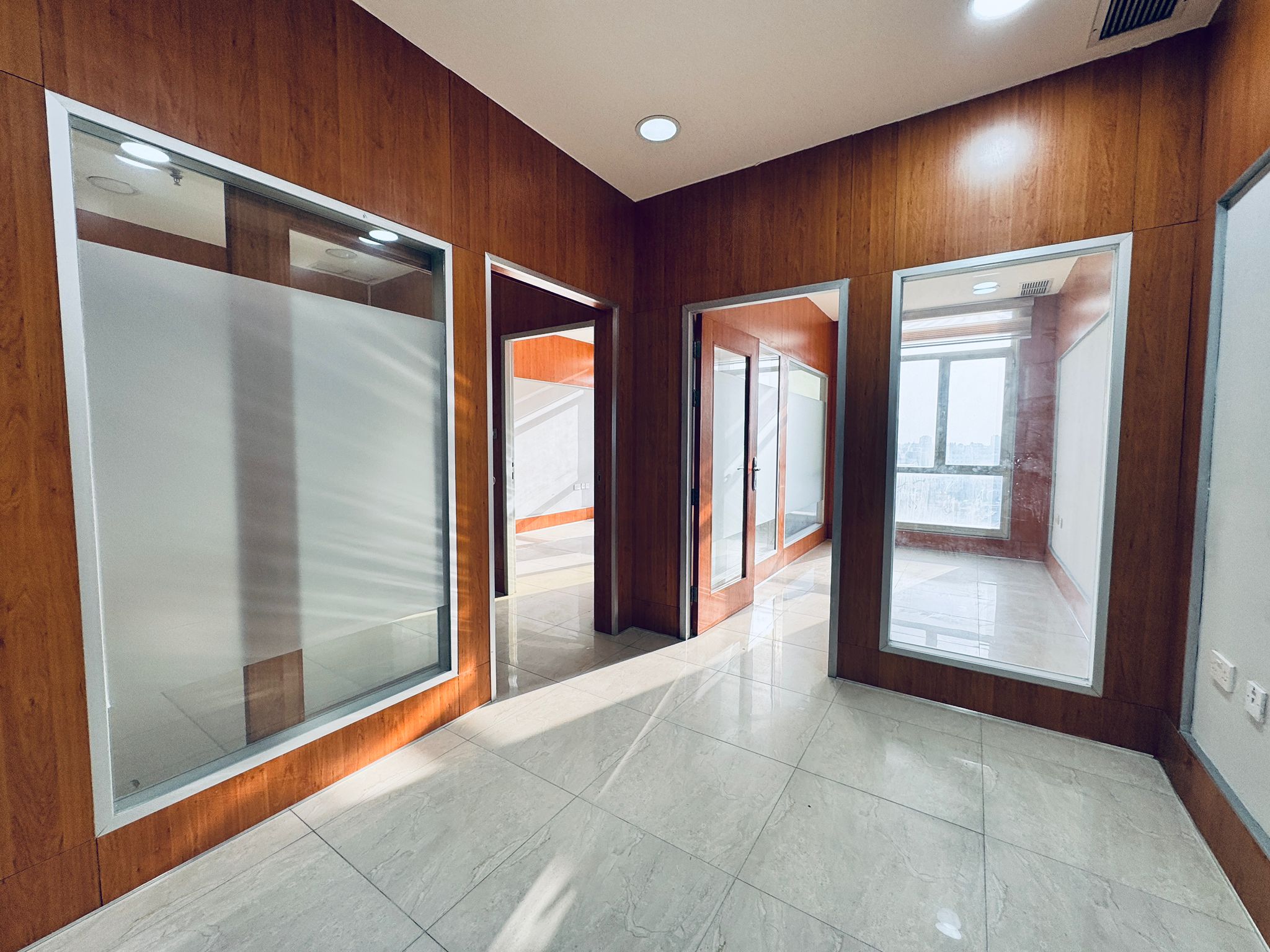 For rent: an office on the upper floor with an area of 85 m - 2 licenes