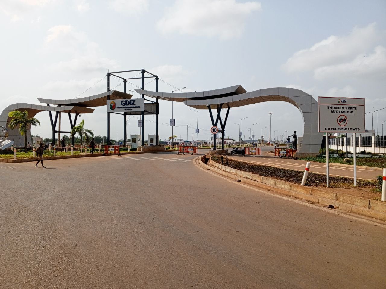 Bénin *ZÈ CENTRE précisément à ZE-YOKPO 10 PARCELLES MORCELÉES 320m² CHACUNE AVEC TITRE FONCIER SÉCURISÉS À 2.650.000F / Parcelle TF +229 01 96 25 88 41 WhatsApp*