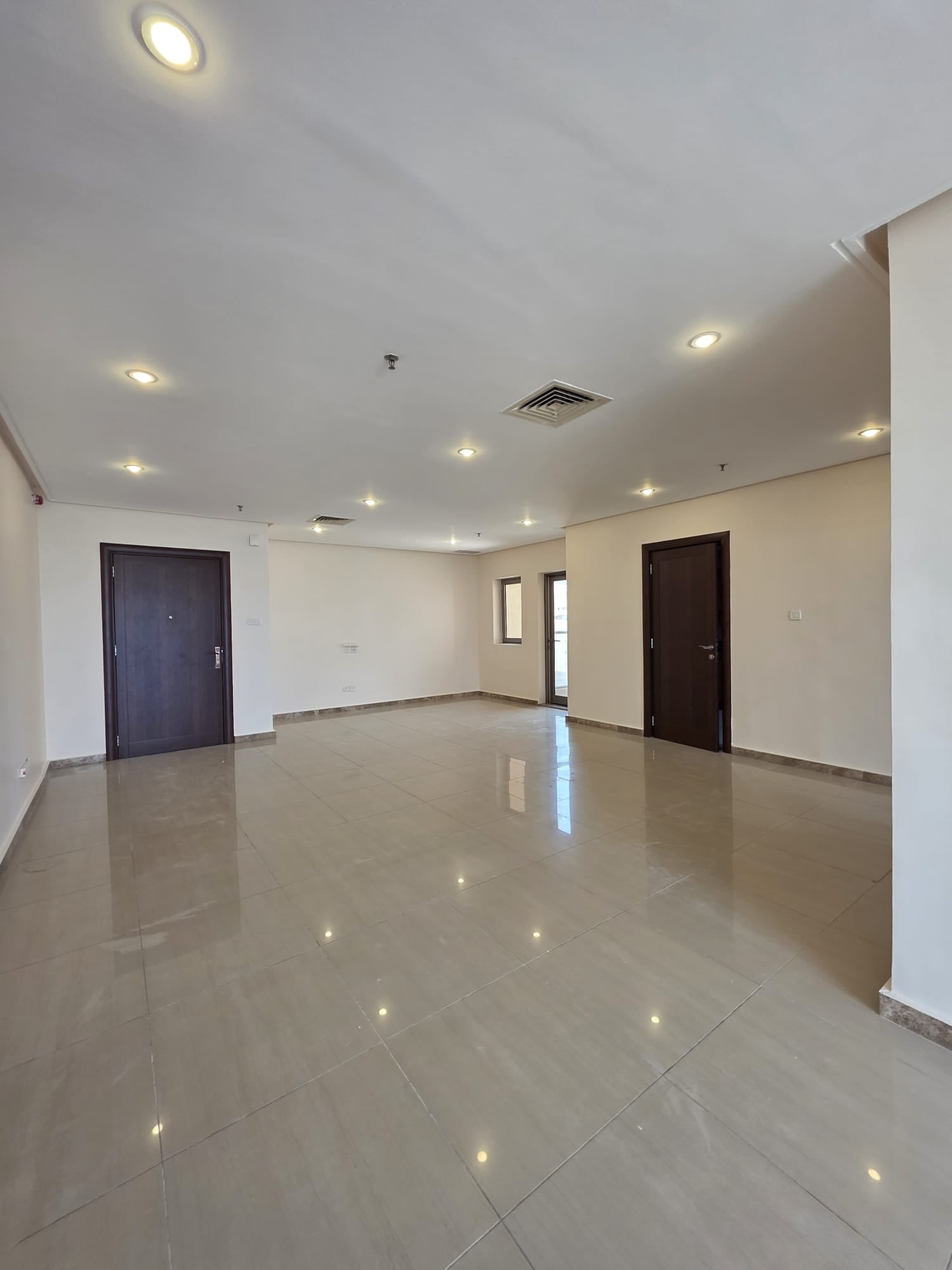 For rent in Salmiya: Three-bedroom apartment