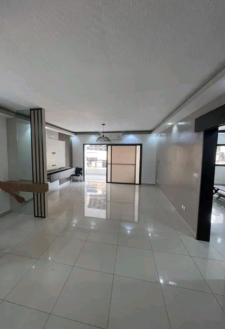Apartamento de 3 habitaciones en venta en Marcory, Zona 4. 