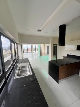 Location d'un penthouse de 5 pièces à la Riviera 4