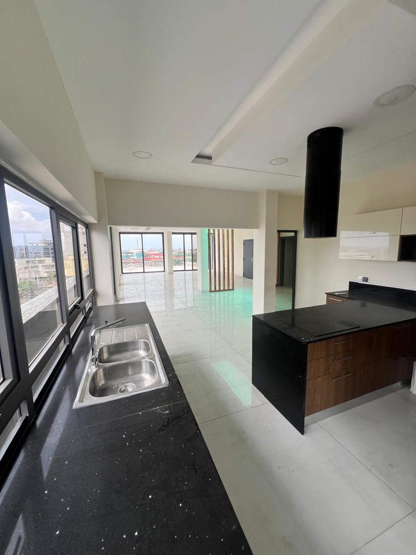 Location d'un penthouse de 5 pièces à la Riviera 4