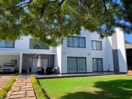 AMBATOBE LARGE MODERN 6-ROOM VILLA (FURNISHED) WITH MEDIUM-SIZED GARDEN, ...