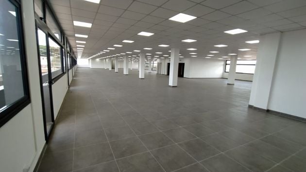 IVANDRY ALAROBIA – LARGE MODERN BUILDING 2569M² WITH PREMISES ...