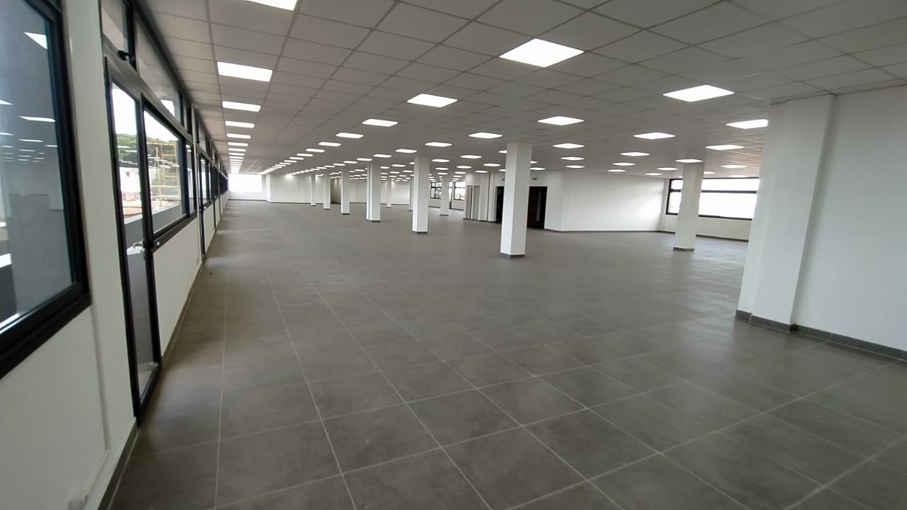 IVANDRY ALAROBIA – LARGE MODERN BUILDING 2569M² WITH PREMISES FROM 389 TO 2569M² WITH GENERATOR