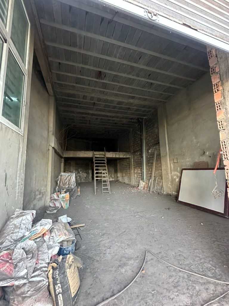 Local commercial d'exception à vendre – 699 m² – Val Fleuri, Casablanca Opportunité rare d'investissement dans l'un des secteurs les plus recherchés de Casablanca.