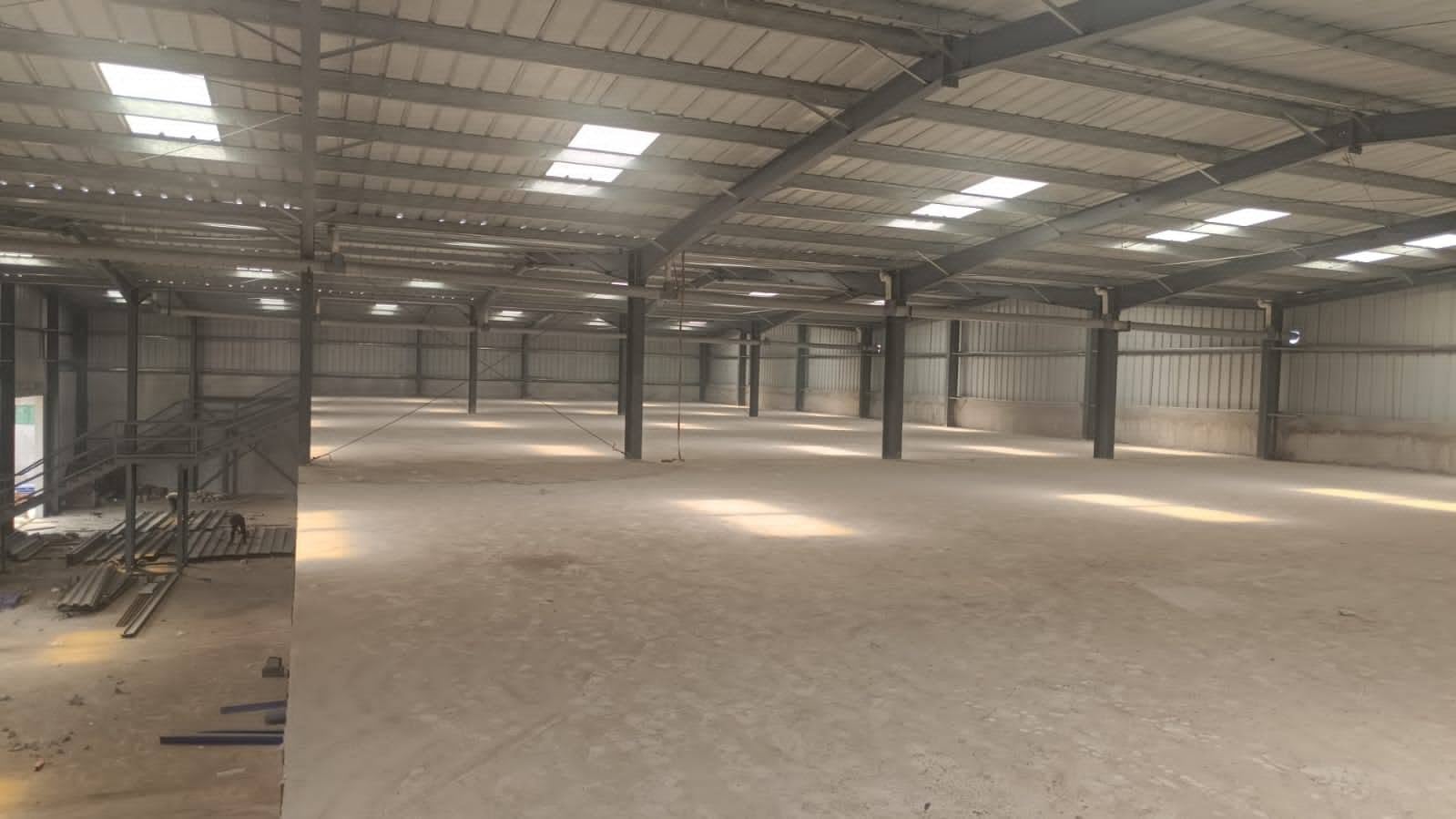 Youpougon ancienne zone industrielle location entrepôt mezzanine 3000m2