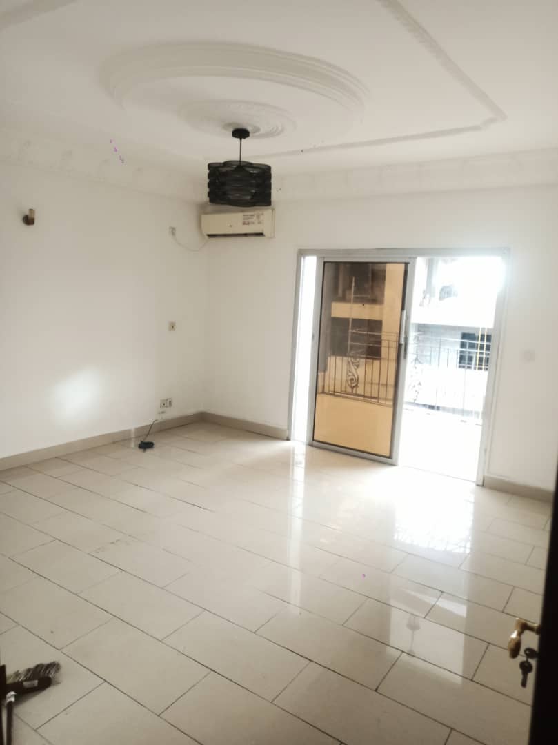 BEL APPARTEMENT DE DEUX CHAMBRES À LOUER À BONAPRISO