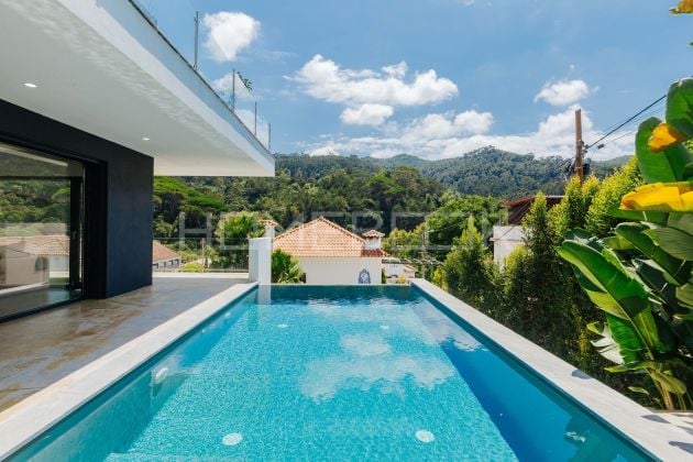 DETACHED 5-BEDROOM VILLA WITH POOL, VIEWS OF THE SINTRA MOUNTAINS AND ...