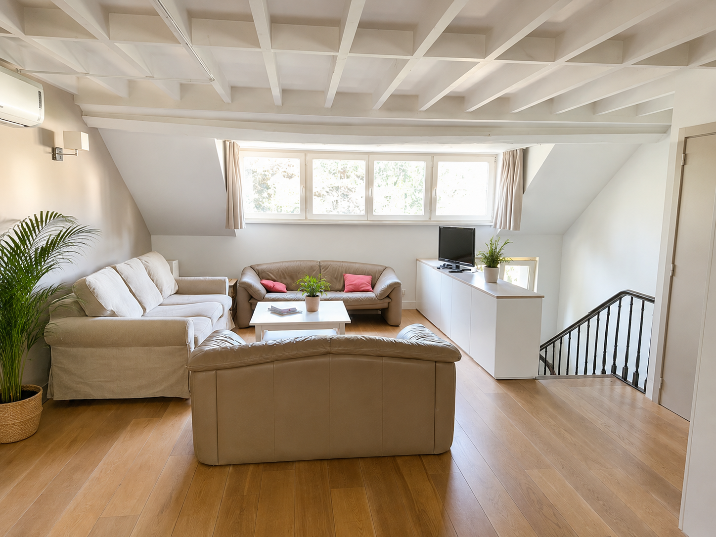 Furnished One-Bedroom Duplex – Place du Luxembourg / European Parliament