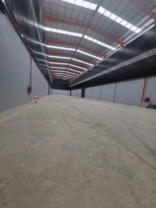 KOUMASSI Rue des industries  location entrepôt  1440m2