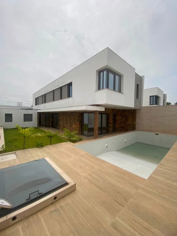 Villa en bordure de l'eau avec piscine à grand bassam En bordure de lagune