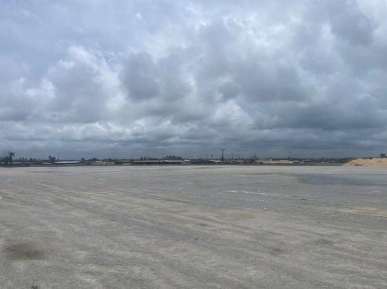 PORT-BOUET, aéroport location plateforme 18000m2 ( 1h8000m2).