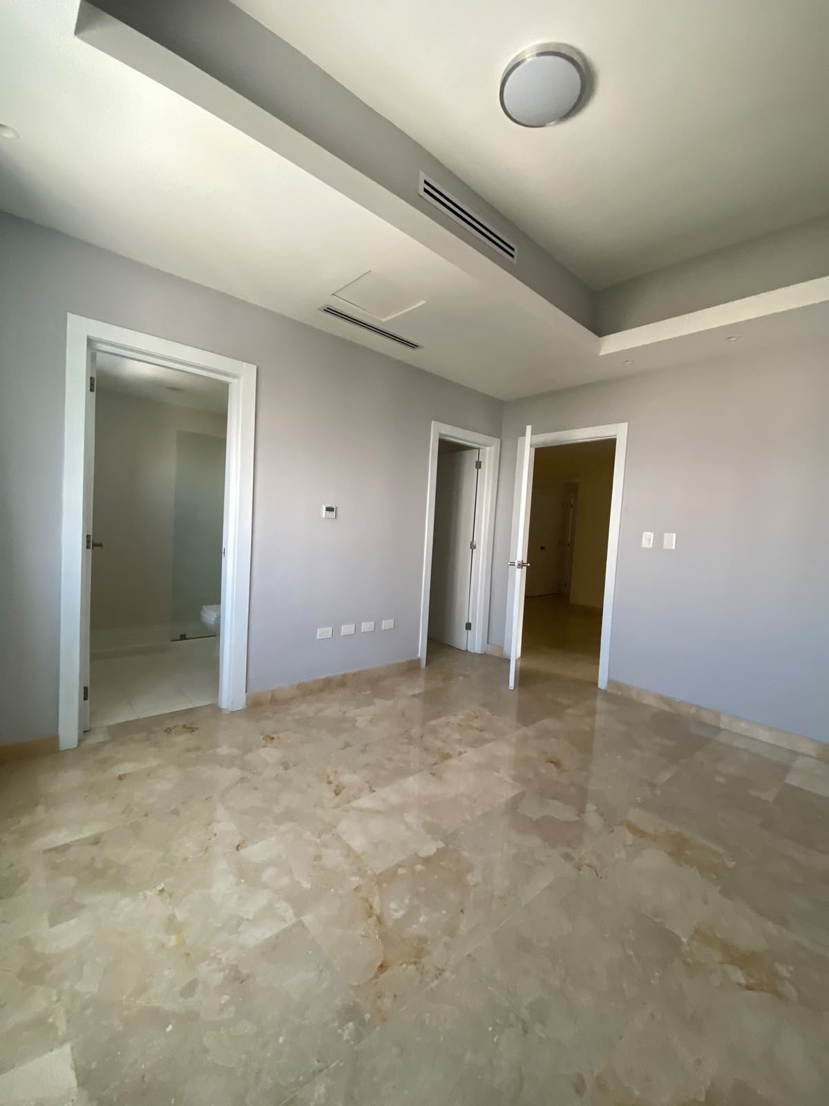 VENDO APARTAMENTO EN NACO UN 6 NIVEL
