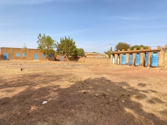 vente ce complexe scolaire situé à Bang Poore, non loin du ...