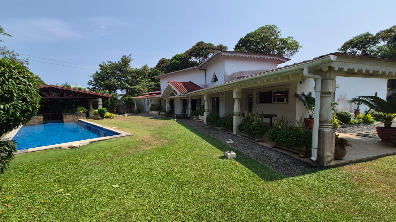 Magnifique villa à louer avec piscine à Okala 