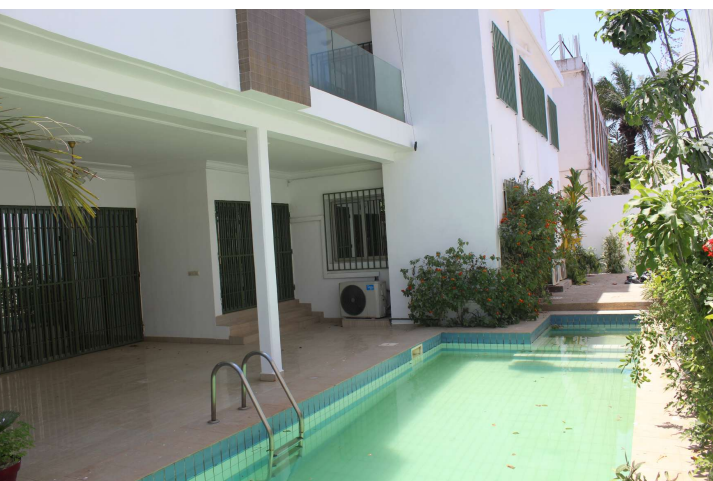 Villa équipée de piscine a louer