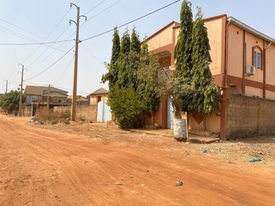 DUPLEX DE TYPE F7 CONSTRUIT SUR UNE PARCELLE DE 300 M² EN VENTE A ...