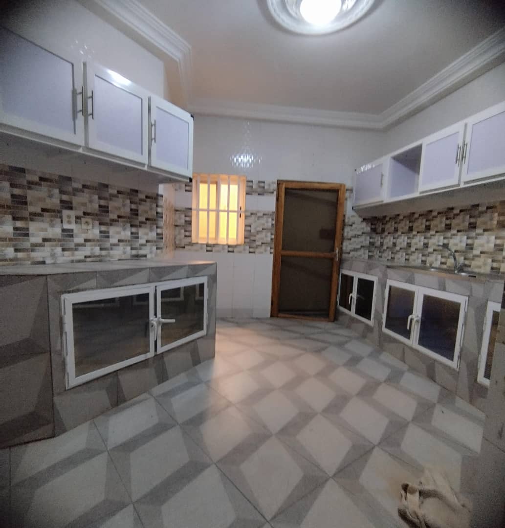 APPARTEMENT COUR UNIQUE DUPLEX CLIMATISÉE À ADIDOGOMÉ MADIBA 💰 200.000 FCFA last / mois ( tout frais inclus y compris même le wifi)