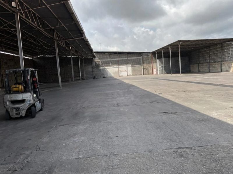 ZONE 3 rue brasseurs vente entrepôt sur 7100m2