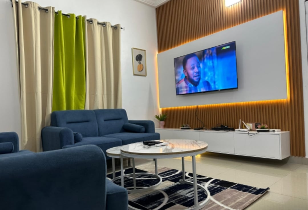 Bel appartement meublé de haut standing à louer à Cotonou, précisément à Fidjrossè, proche de la plage