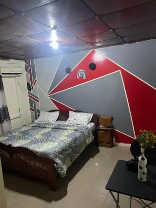 Se alquila estudio amueblado en Conakry. 