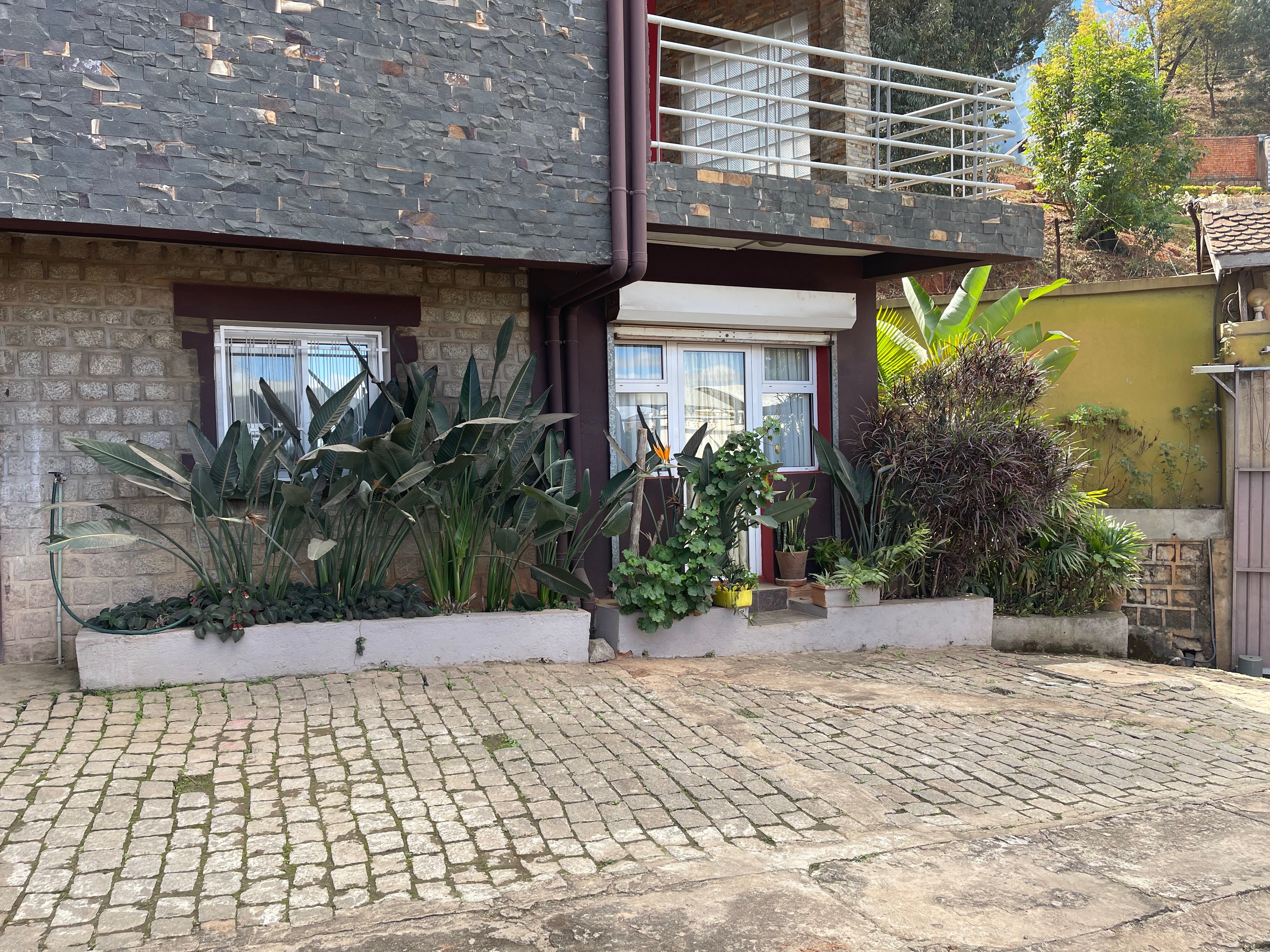 STUDIO 26m2 QUARTIER RÉSIDENTIEL ANDRAINARIVO