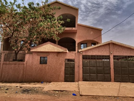UN TRIPLEX DE 10 PIECES EN LOCATION DANS LE QUARTIER SAABA SUR PERFECTOR ...