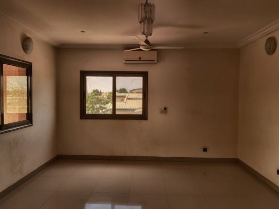 UN TRIPLEX DE 10 PIECES EN LOCATION DANS LE QUARTIER SAABA SUR PERFECTOR ...
