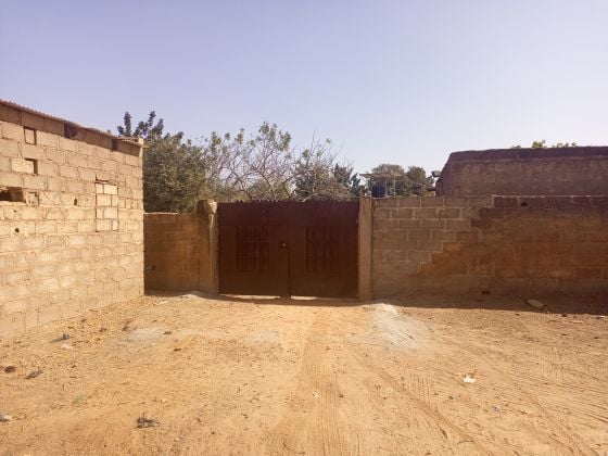 UNE PARCELLE CLÔTURÉE D'UNE SUPERFICIE DE 3837 M² EN ...