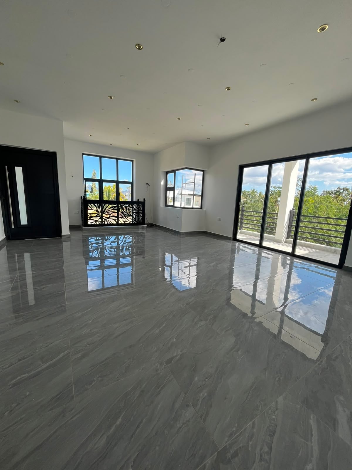 Magnificend 3000Squarefeet house with mountain and lagoon view