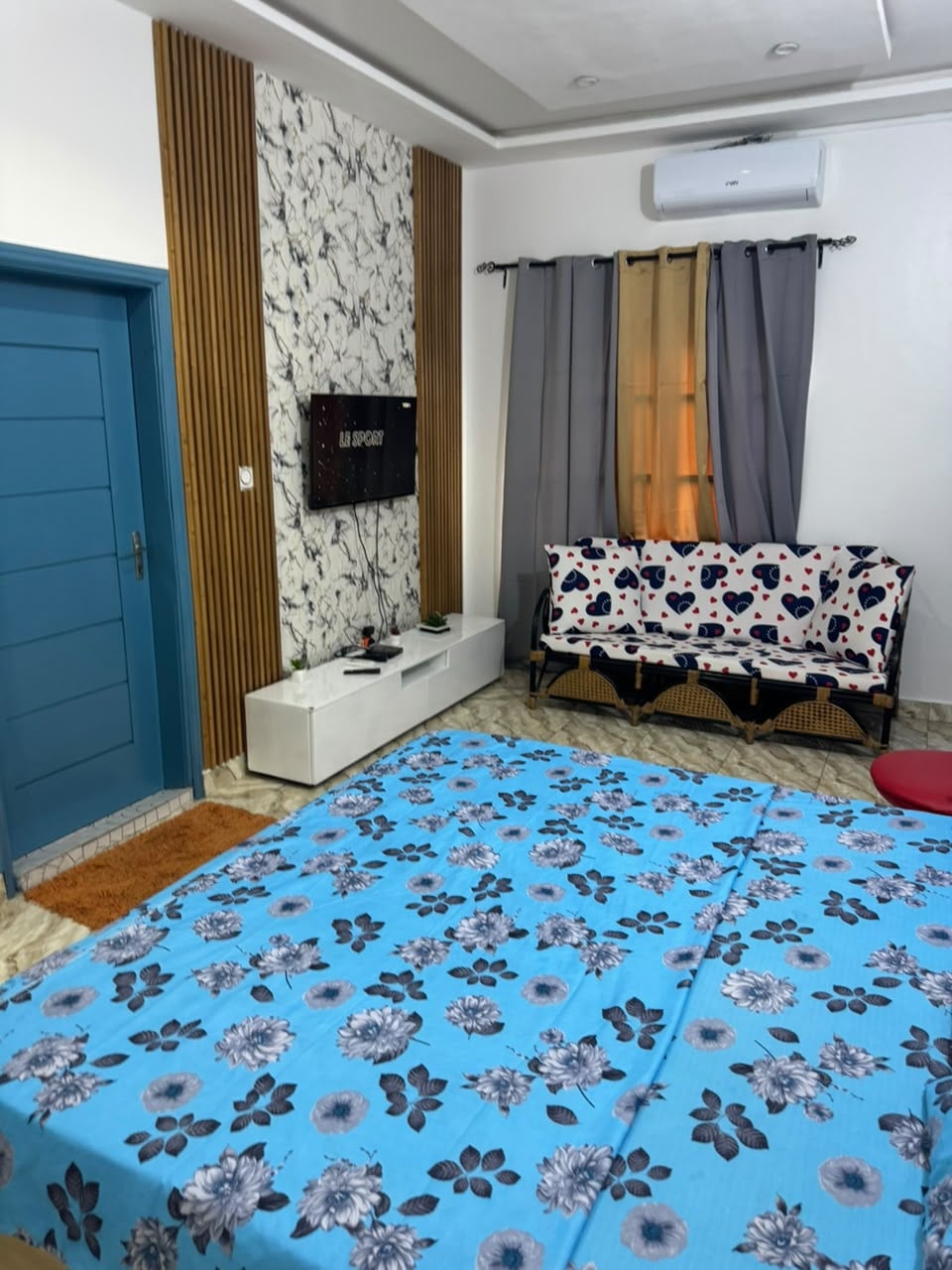 Location de chic studio meublé et climatisé à Cotonou