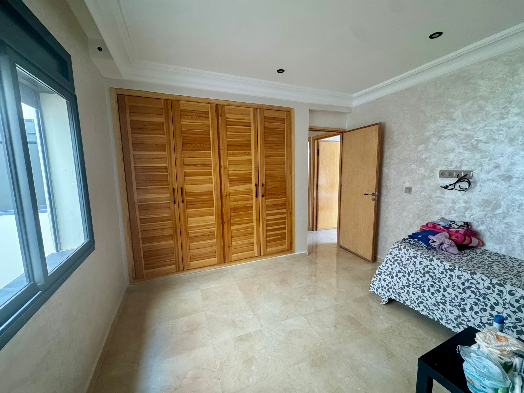 For sale, titled town villa of 92 m², sold fully furnished and ready to be lived in.