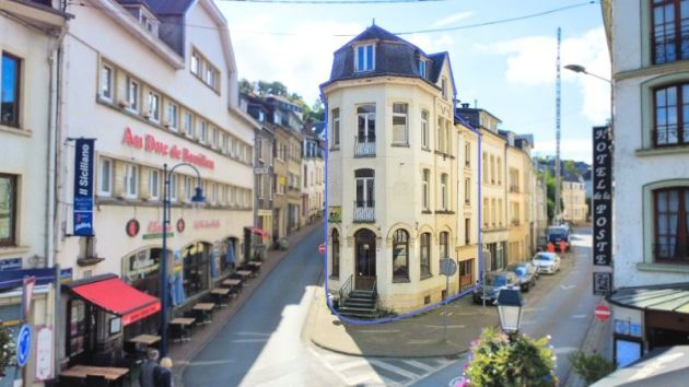 BOUILLON : Charmant immeuble composé de deux maisons de commerce ...