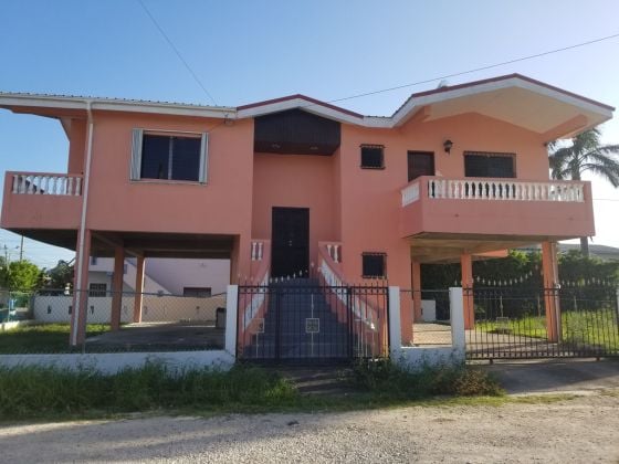 Belle maison de trois chambres non meublée à louer