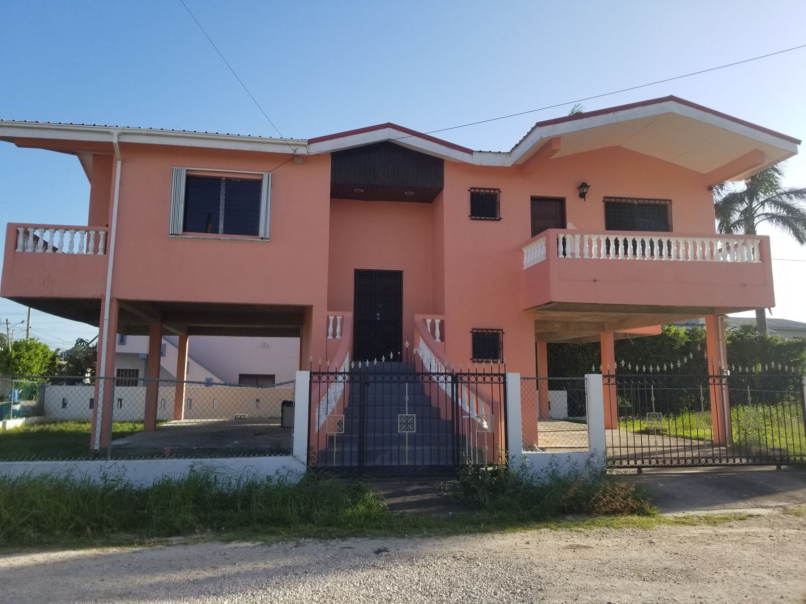 Beautiful Three Bedroom Unfurnish house for rent