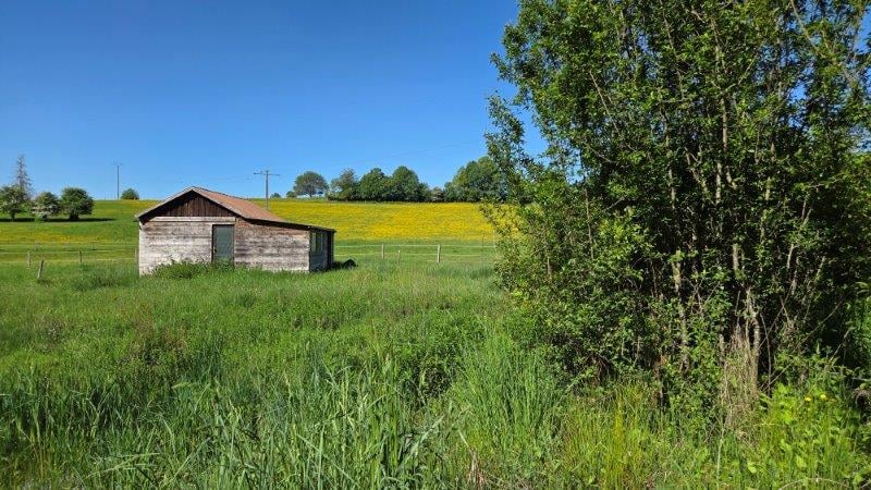 LORCY : Beau terrain situé au calme et traversé par un ruisseau, 21a69ca.