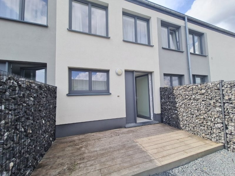 Belgique 5555 Bievre : agréable appartement triplex, 2ch, bureau, terrasse.