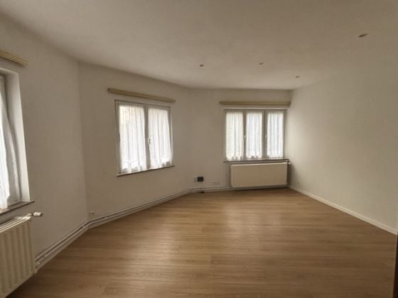 Etterbeek (near Schuman) – 4 Bedrooms Apartment with Balcony