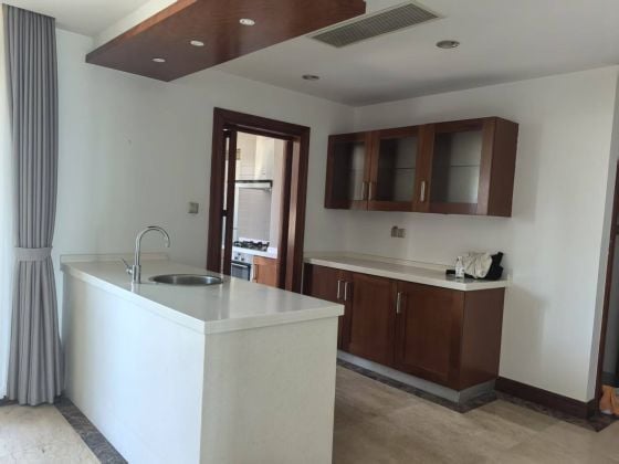 First line Jinji lake view apt with 4 rooms next to Suzhou center