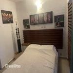 Un grand studio joli et propre avec jardin a louer.
