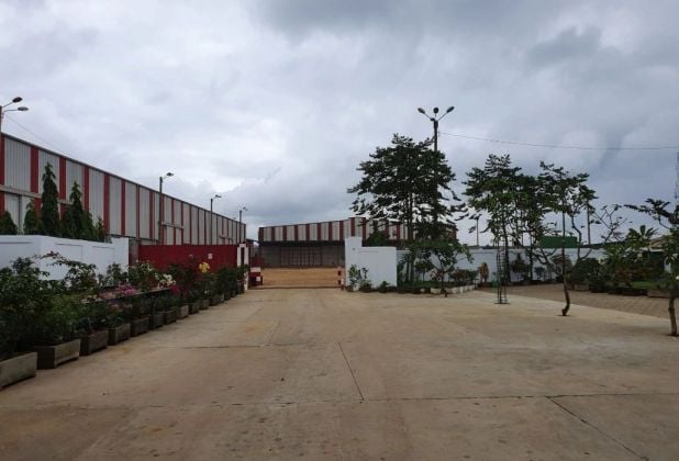  yopougon  ancienne zone industrielle location entrepôt 19000m2