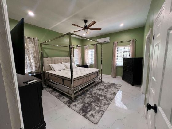 Modern Luxury 3-Bedroom, 2-Bath Upper-Floor Apartment