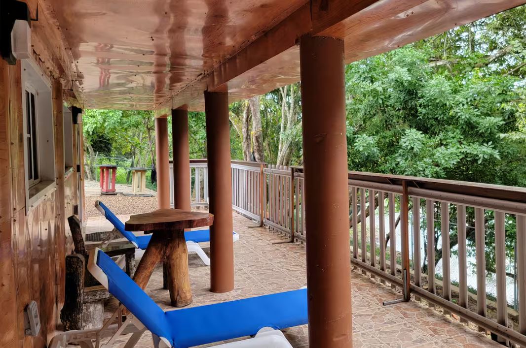 Suite di lusso in vendita sul lungofiume vicino a San Ignacio Cayo