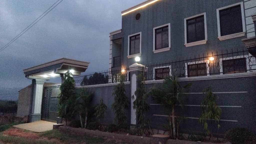 Entebbe Garden Retreat | A/C, Backup Power & Water